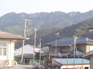 浜金谷駅から見た鋸山